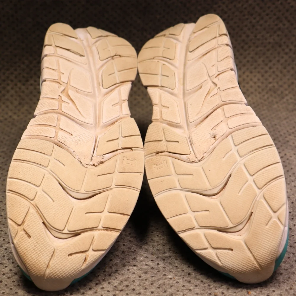 Hoka One One Cavu Running Shoes Size 9 Womens_8
